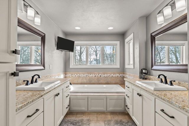 657 HIDEAWAY COURT, Combined Locks, WI 54113