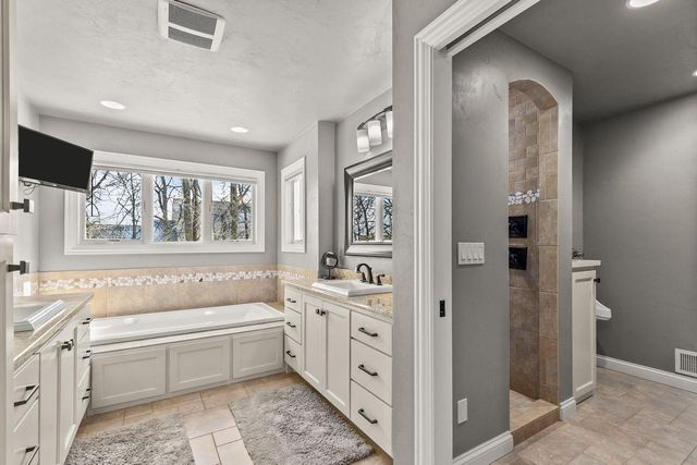 657 HIDEAWAY COURT, Combined Locks, WI 54113