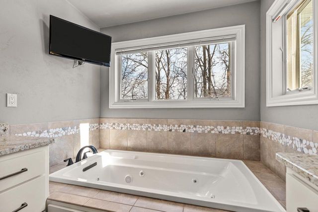 657 HIDEAWAY COURT, Combined Locks, WI 54113