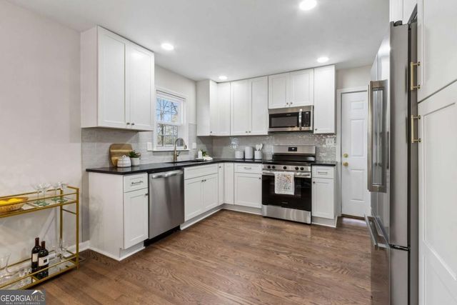 490 Lynnhaven Drive SW, Atlanta, GA 30310