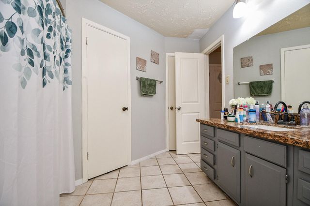 16711 Ribbonridge Drive, Sugar Land, TX 77498