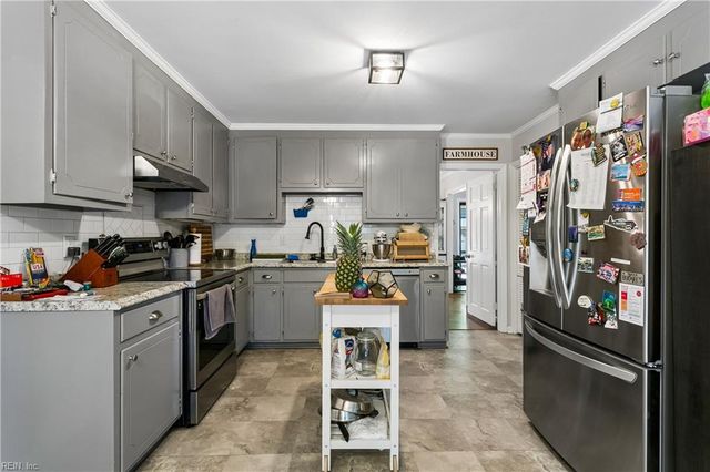 9 Hatteras LNDG, Hampton, VA 23669