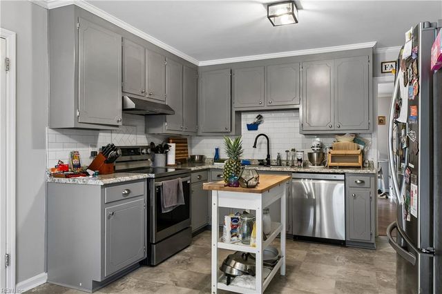 9 Hatteras LNDG, Hampton, VA 23669