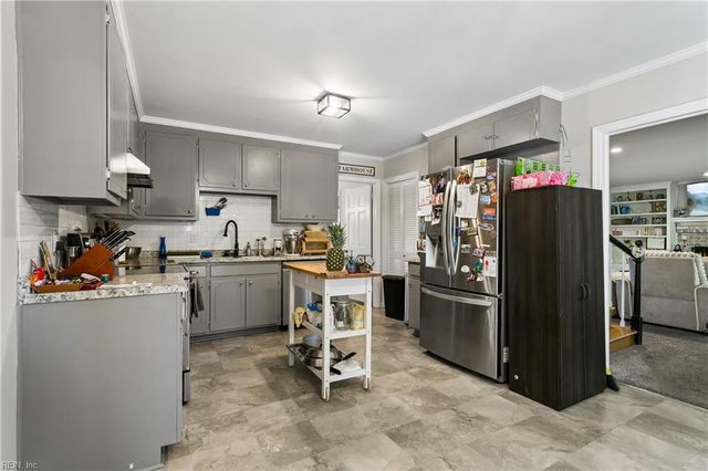 9 Hatteras LNDG, Hampton, VA 23669