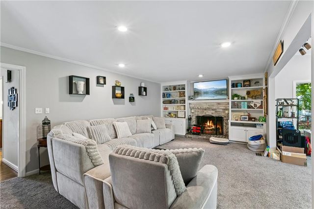 9 Hatteras LNDG, Hampton, VA 23669