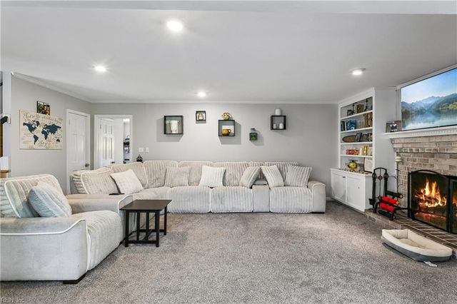9 Hatteras LNDG, Hampton, VA 23669
