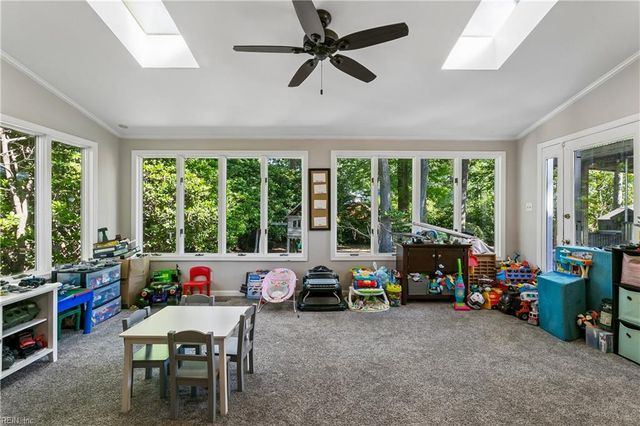 9 Hatteras LNDG, Hampton, VA 23669