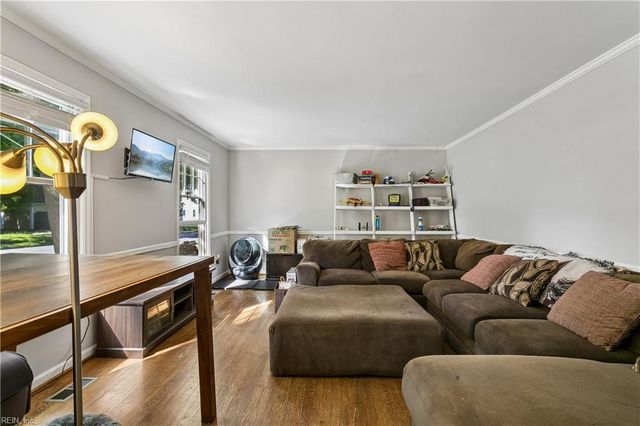 9 Hatteras LNDG, Hampton, VA 23669