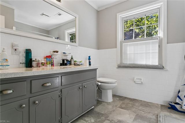 9 Hatteras LNDG, Hampton, VA 23669