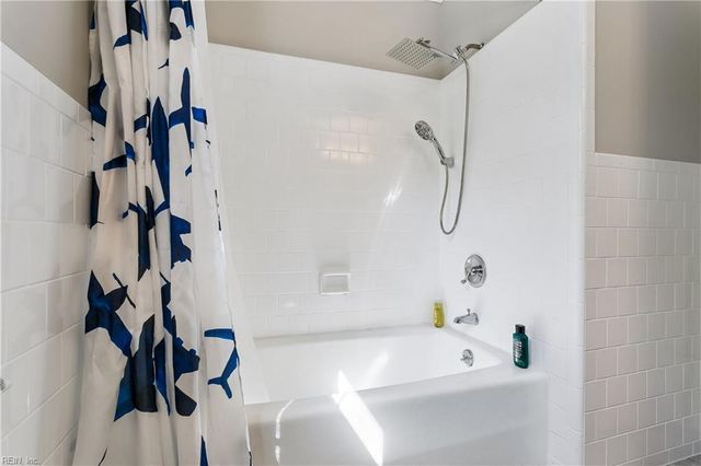 9 Hatteras LNDG, Hampton, VA 23669