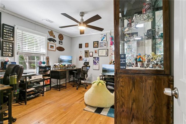 9 Hatteras LNDG, Hampton, VA 23669