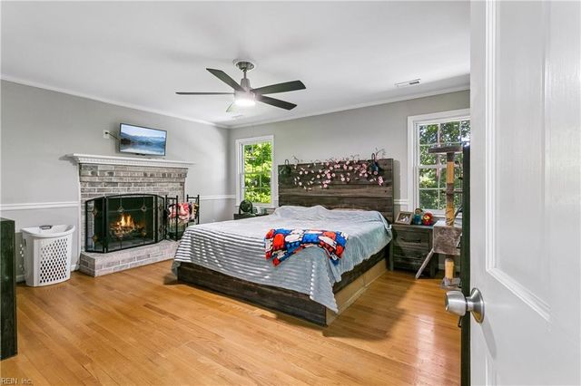 9 Hatteras LNDG, Hampton, VA 23669
