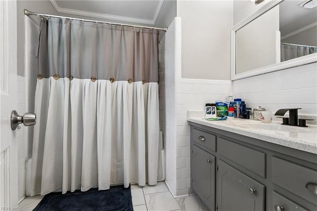 9 Hatteras LNDG, Hampton, VA 23669