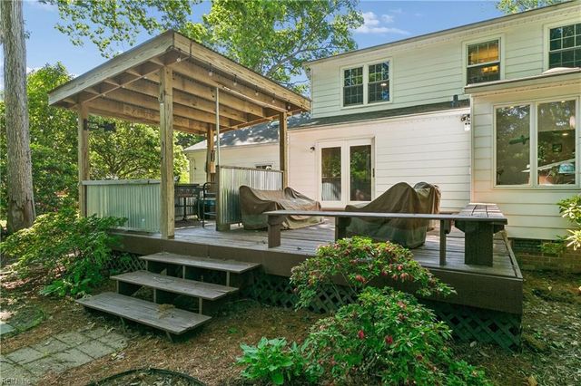 9 Hatteras LNDG, Hampton, VA 23669