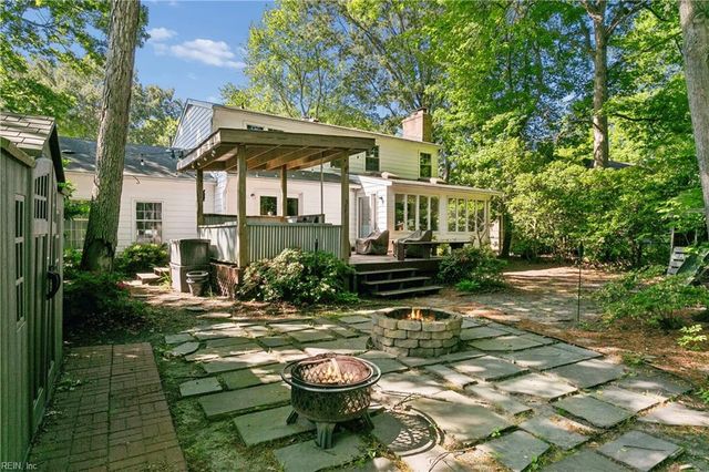 9 Hatteras LNDG, Hampton, VA 23669