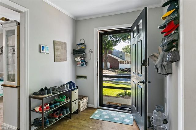 9 Hatteras LNDG, Hampton, VA 23669