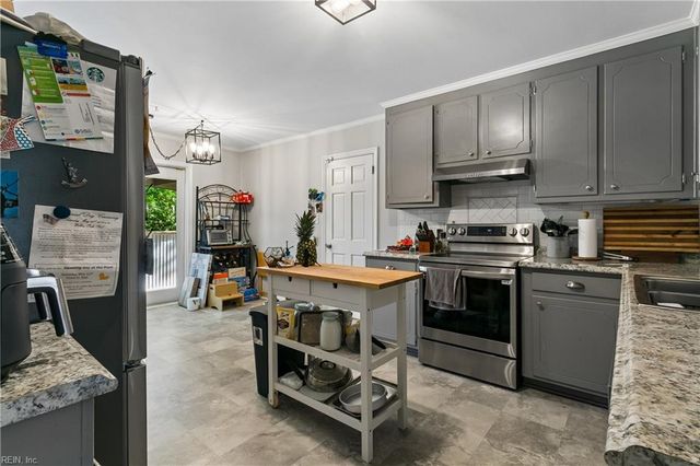9 Hatteras LNDG, Hampton, VA 23669