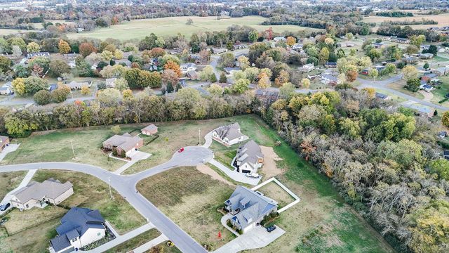 607 Apple Blossom Trl, Shelbyville, TN 37160