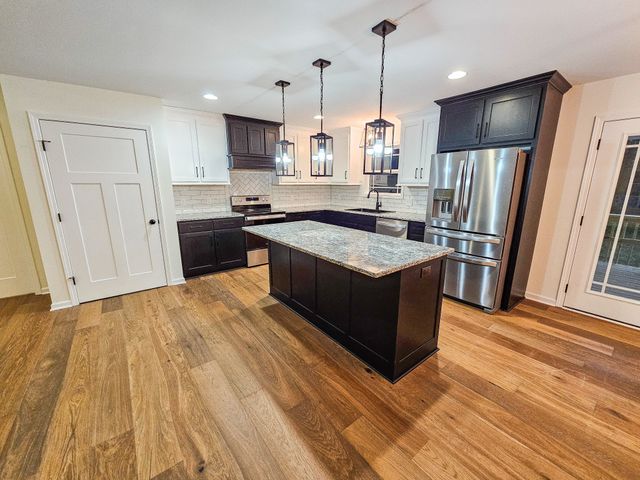 607 Apple Blossom Trl, Shelbyville, TN 37160