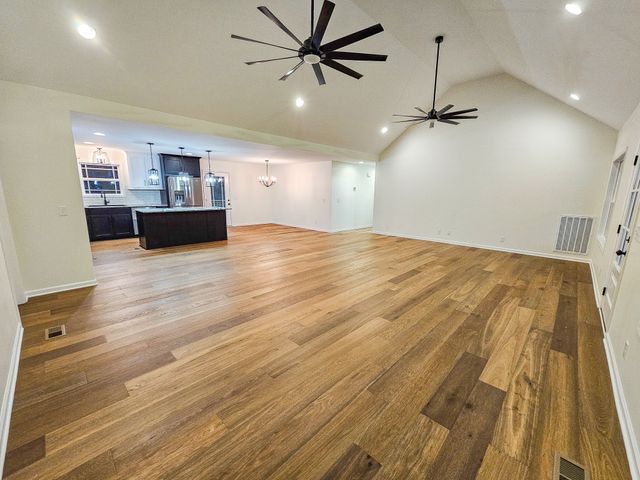 607 Apple Blossom Trl, Shelbyville, TN 37160