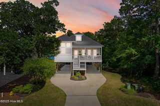 322 NE 42nd Street, Oak Island, NC 28465
