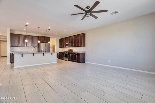 8026 W WOOD Lane, Phoenix, AZ 85043