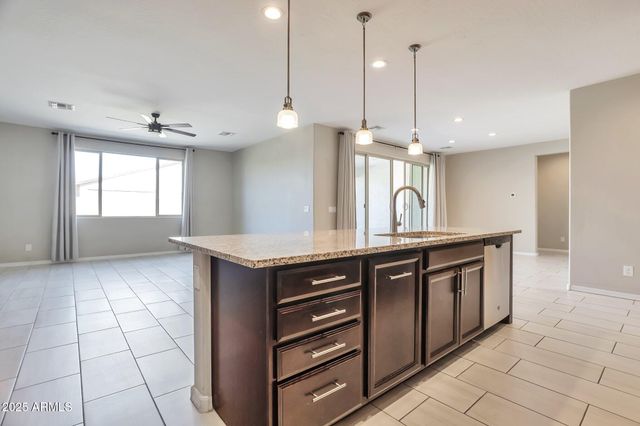 8026 W WOOD Lane, Phoenix, AZ 85043