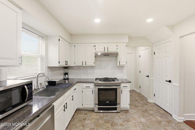 28 Bronia Street, Howell, NJ 07731