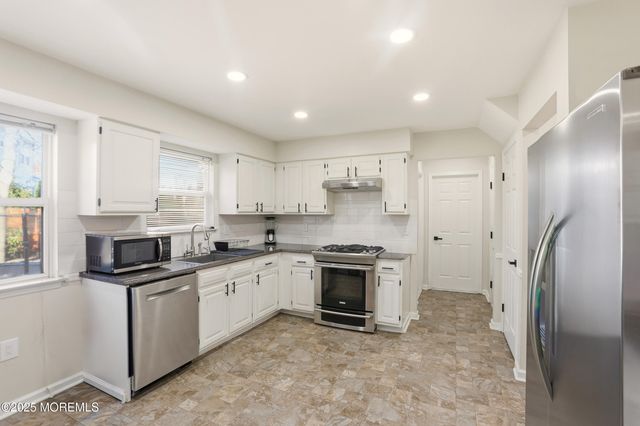 28 Bronia Street, Howell, NJ 07731