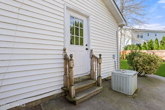 28 Bronia Street, Howell, NJ 07731