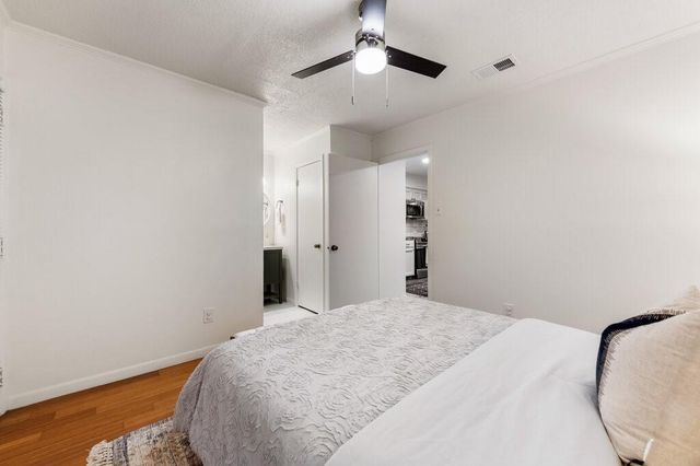 5608 Cougar DR 220, Austin, TX 78745