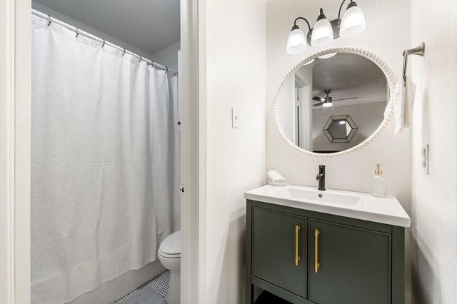5608 Cougar DR 220, Austin, TX 78745