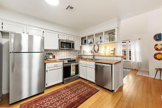 5608 Cougar DR 220, Austin, TX 78745