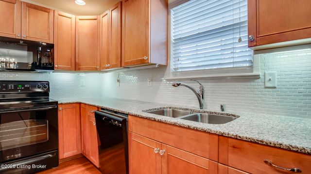8405 Sunny Stone Ln, Louisville, KY 40299