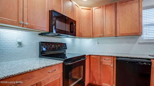 8405 Sunny Stone Ln, Louisville, KY 40299