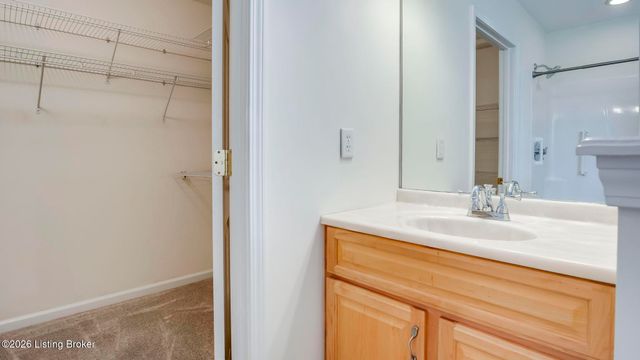 8405 Sunny Stone Ln, Louisville, KY 40299