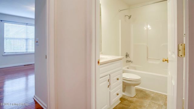 8405 Sunny Stone Ln, Louisville, KY 40299