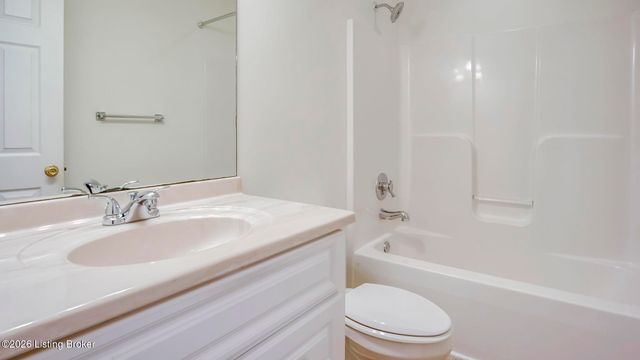 8405 Sunny Stone Ln, Louisville, KY 40299