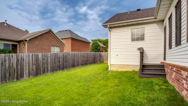 8405 Sunny Stone Ln, Louisville, KY 40299