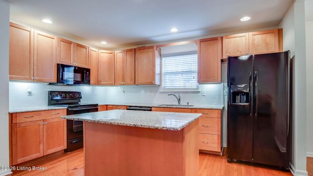 8405 Sunny Stone Ln, Louisville, KY 40299