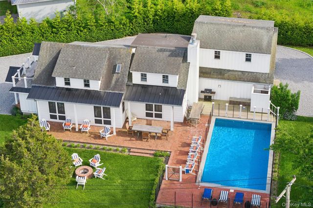 87 Foster Avenue, Hampton Bays, NY 11946