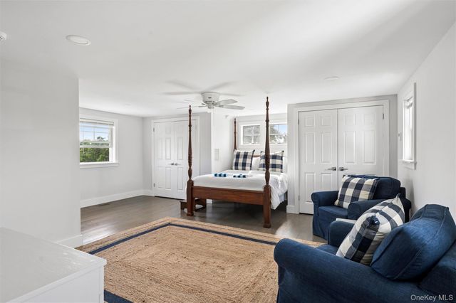 87 Foster Avenue, Hampton Bays, NY 11946