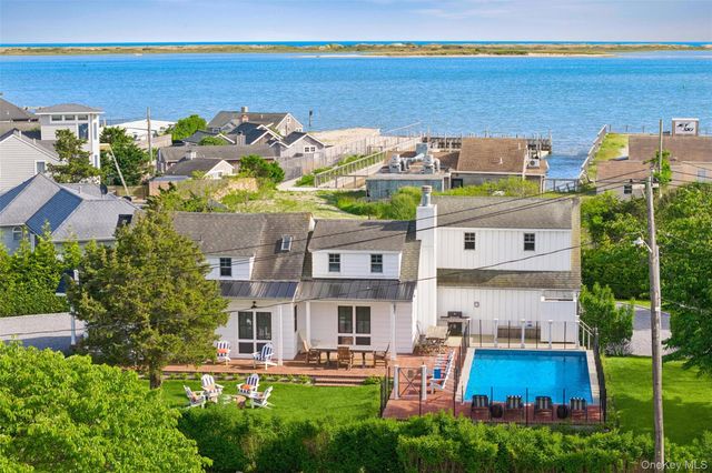 87 Foster Avenue, Hampton Bays, NY 11946