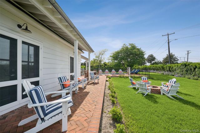87 Foster Avenue, Hampton Bays, NY 11946