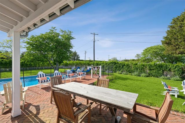 87 Foster Avenue, Hampton Bays, NY 11946