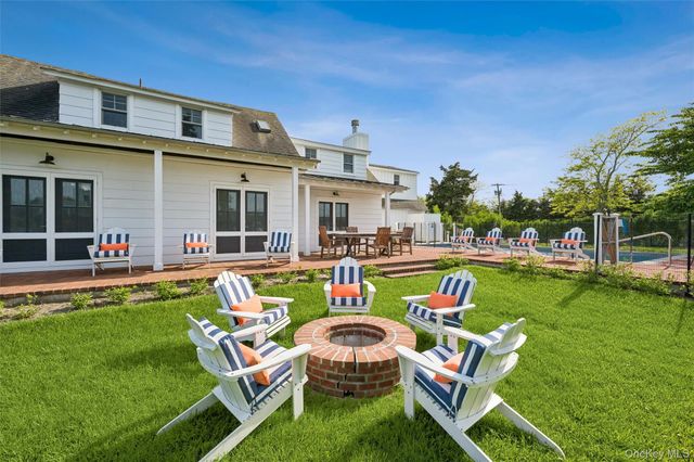 87 Foster Avenue, Hampton Bays, NY 11946
