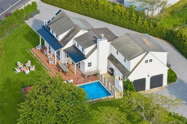 87 Foster Avenue, Hampton Bays, NY 11946