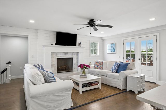 87 Foster Avenue, Hampton Bays, NY 11946