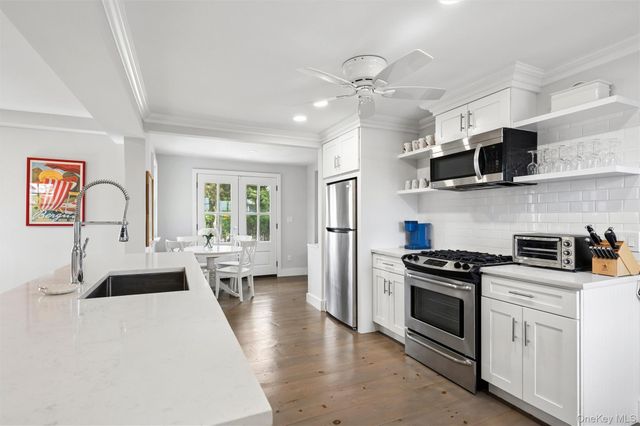 87 Foster Avenue, Hampton Bays, NY 11946