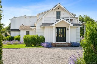87 Foster Avenue, Hampton Bays, NY 11946